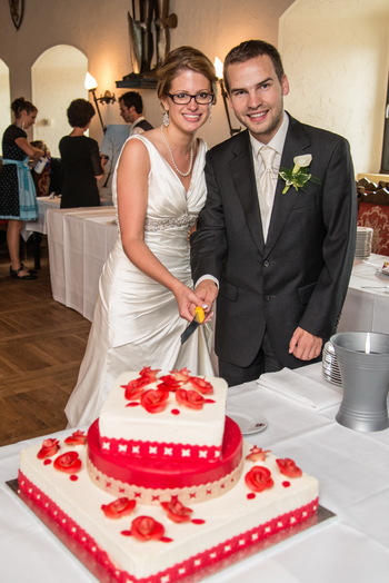 Da ist die leckere Hochzeitstorte.