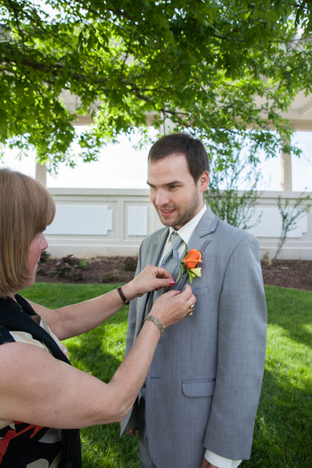 Anita helps Stefan with his bout before pictures.